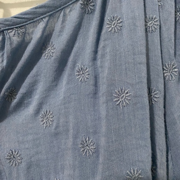 Dusty blue tiered embroidered shirt with fun back cut out - Picture 4 of 4